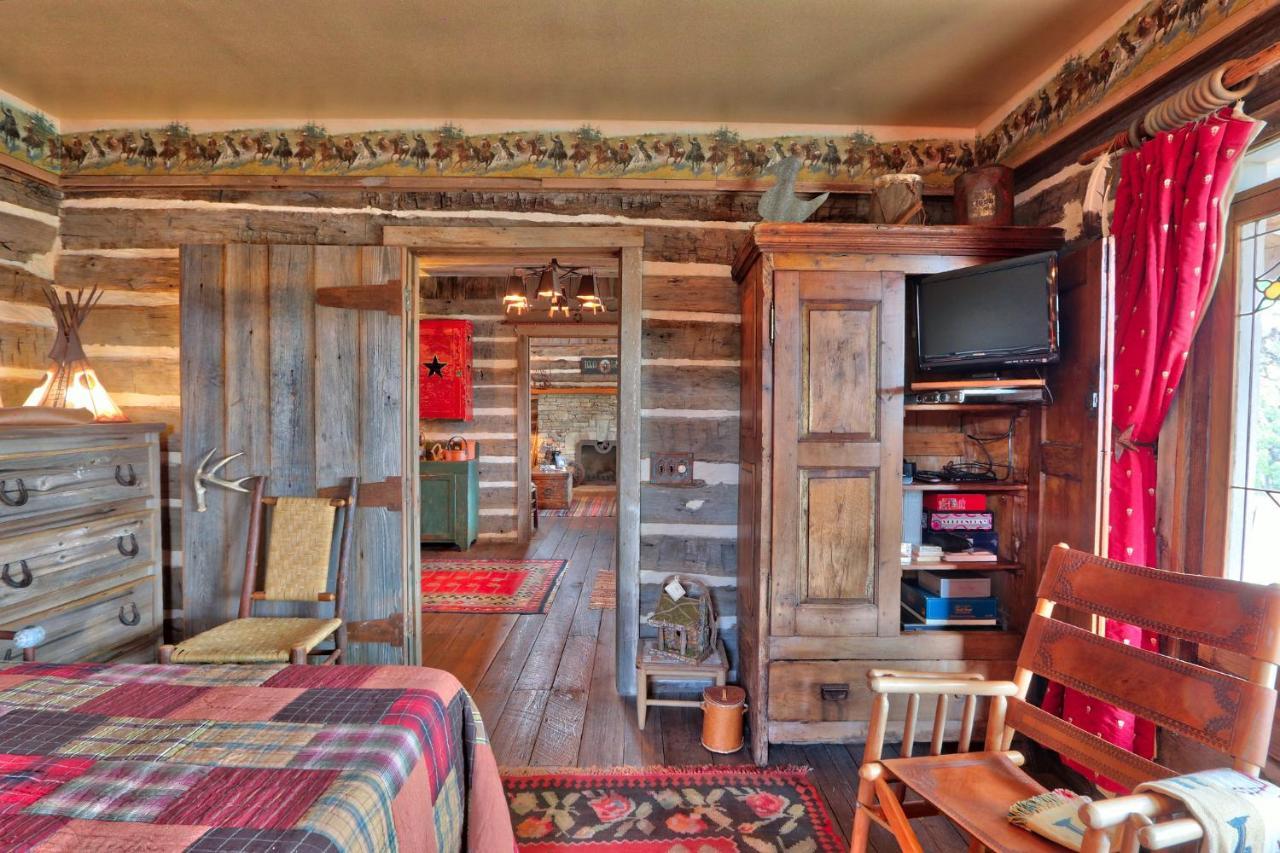 Willa Log Cabin At Old Glory Ranch Wimberley Zewnętrze zdjęcie